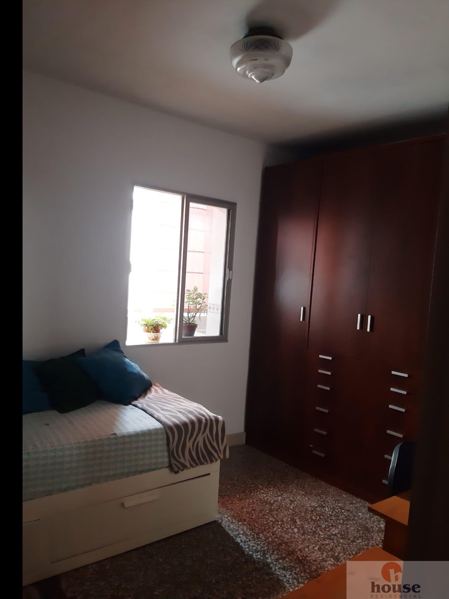 For sale of flat in Córdoba