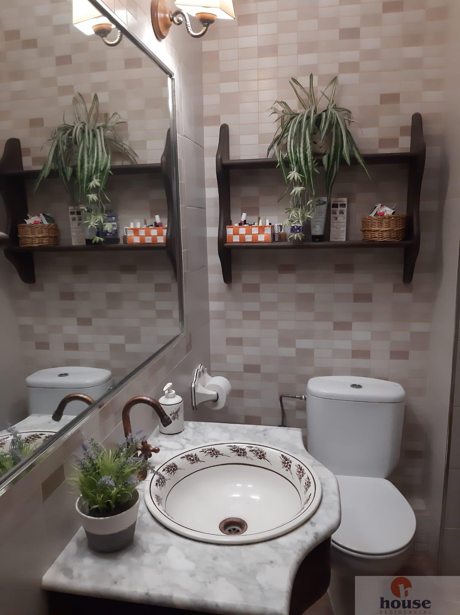 For sale of flat in Córdoba