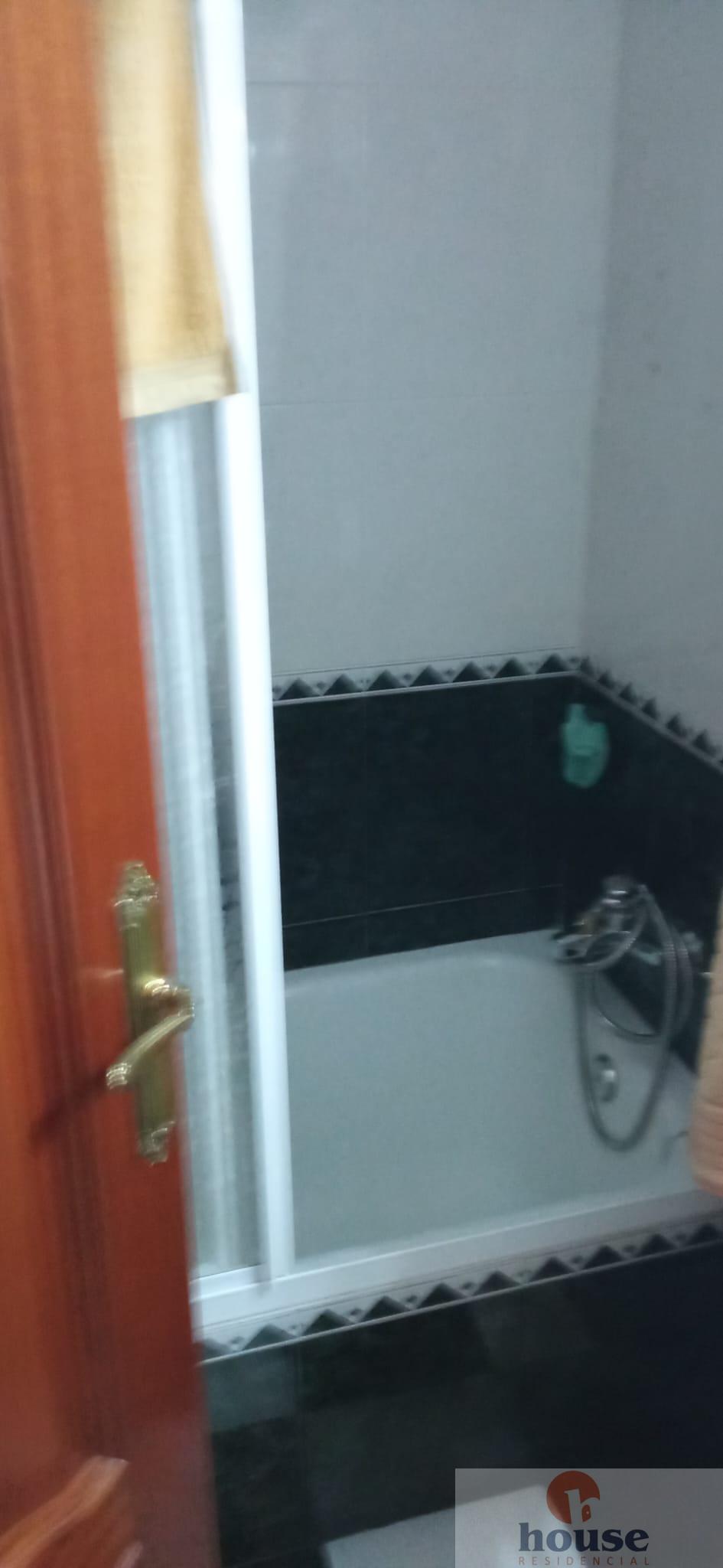 For sale of flat in Córdoba