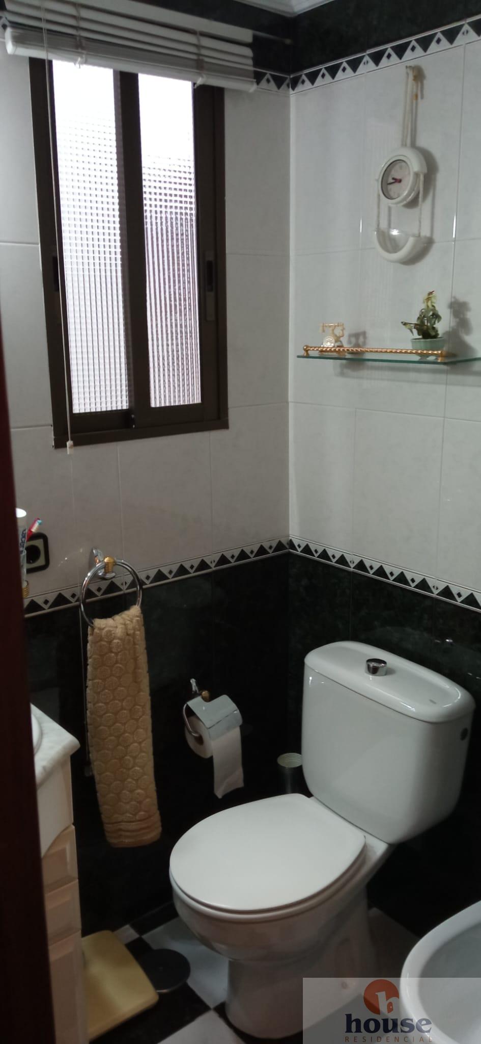 For sale of flat in Córdoba