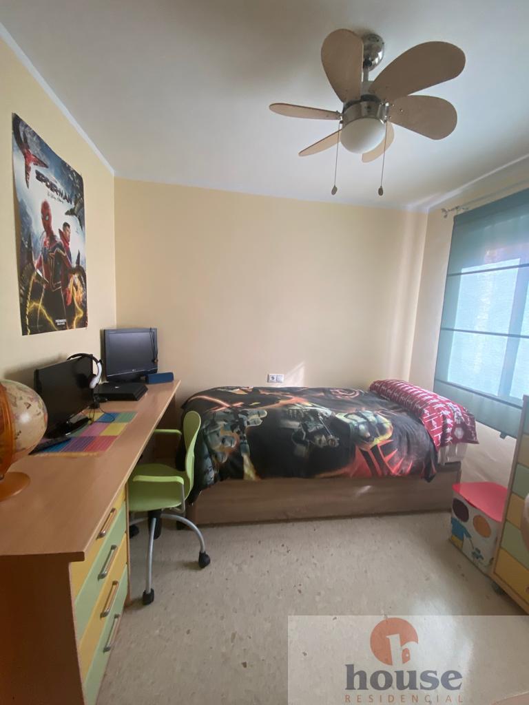 For sale of flat in Córdoba