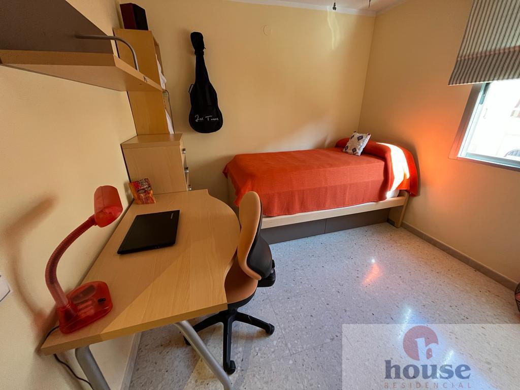 For sale of flat in Córdoba