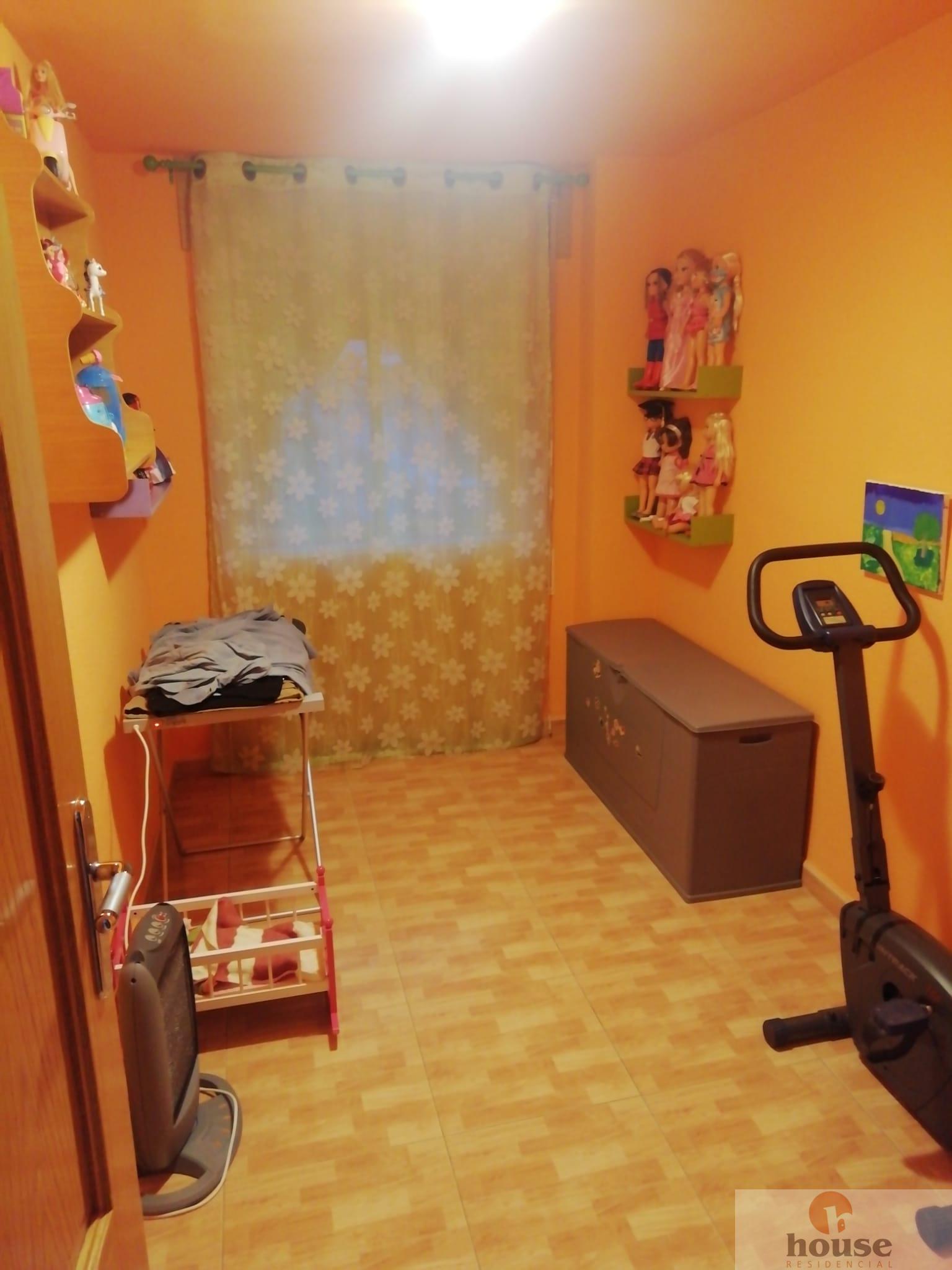 For sale of flat in Córdoba