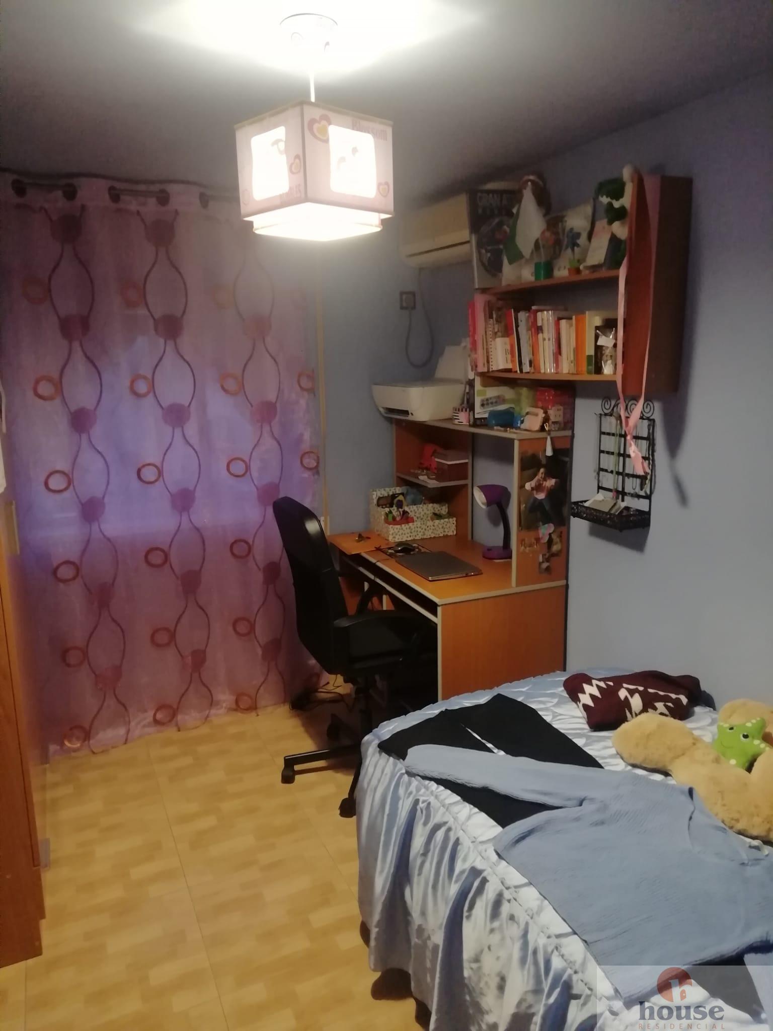 For sale of flat in Córdoba