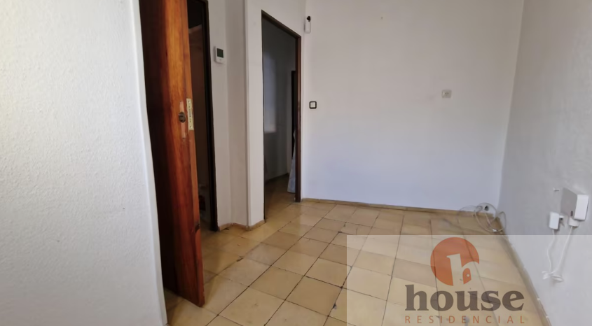 For sale of flat in Córdoba