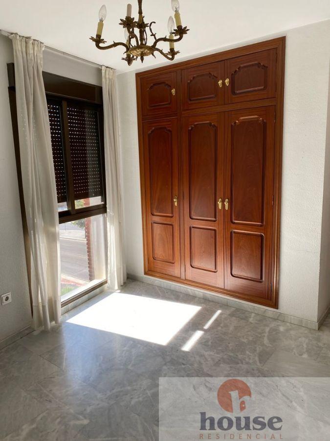 For sale of flat in Córdoba