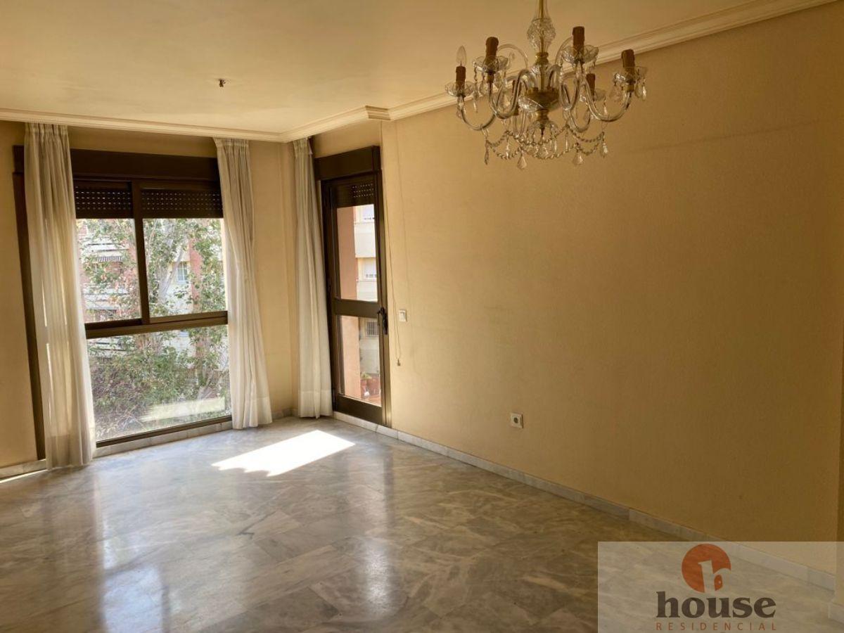 For sale of flat in Córdoba