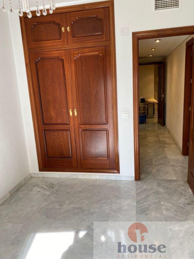For sale of flat in Córdoba