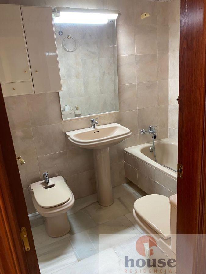 For sale of flat in Córdoba
