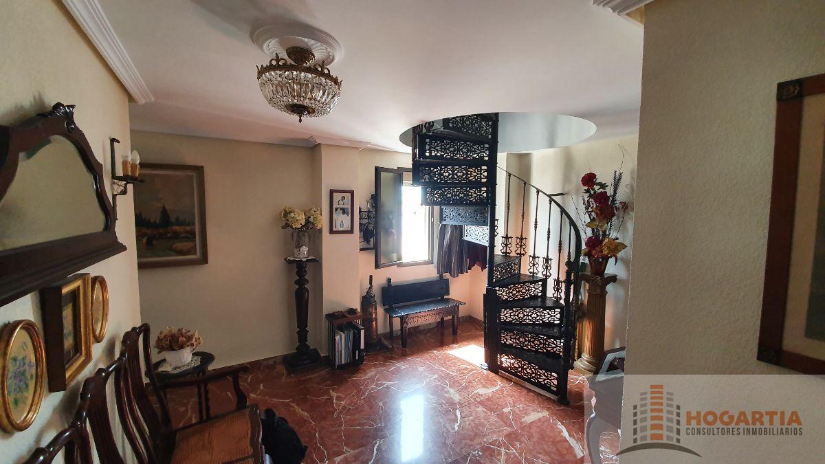 For sale of penthouse in Sevilla