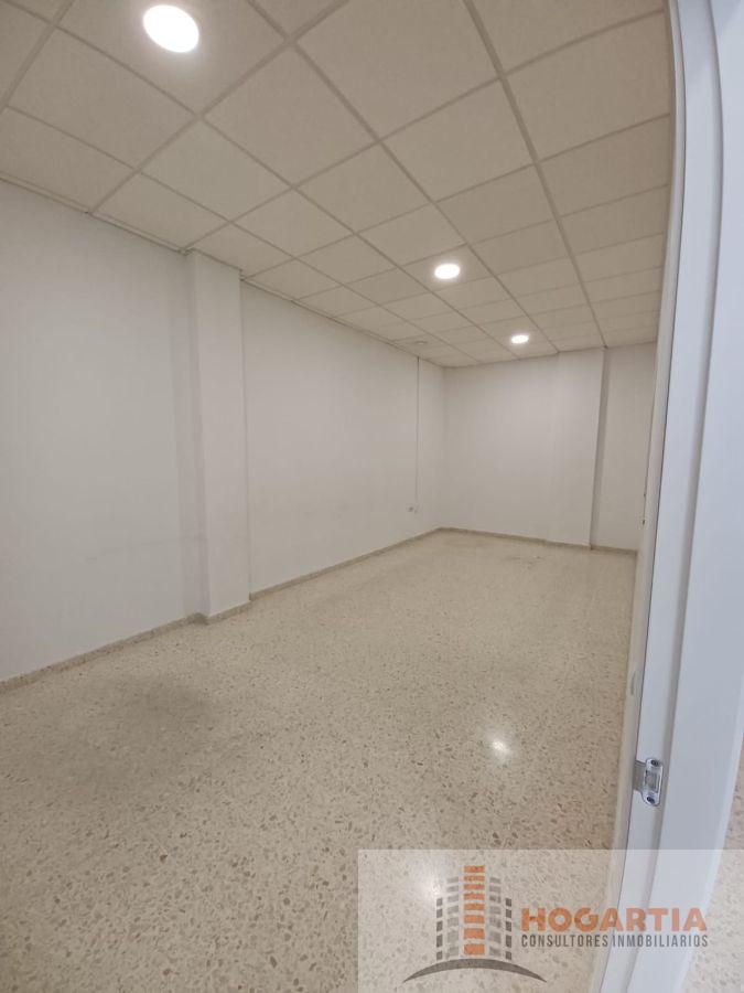 For sale of commercial in Dos Hermanas