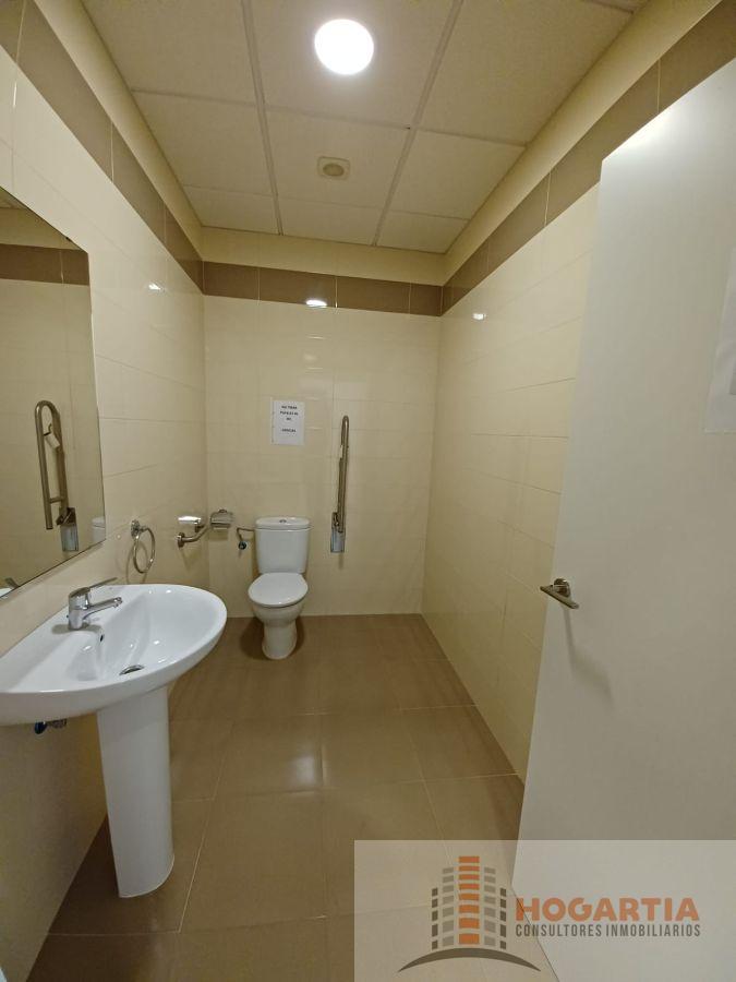 For sale of commercial in Dos Hermanas