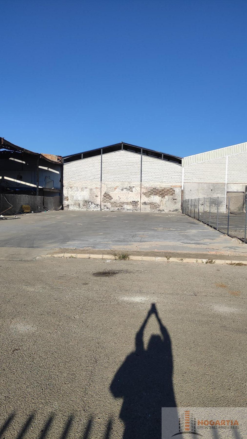 For sale of land in Dos Hermanas