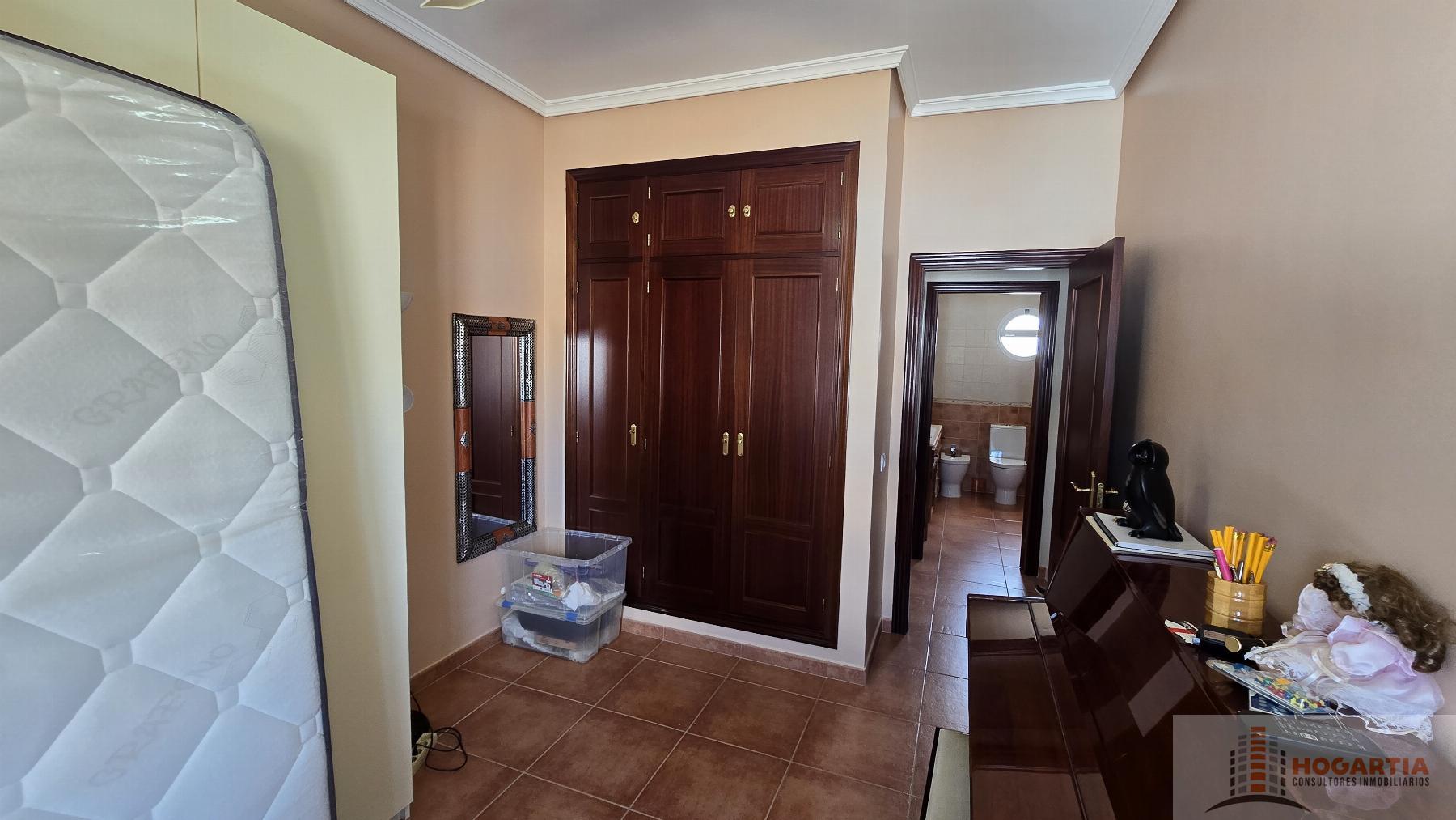 For sale of chalet in Olivares