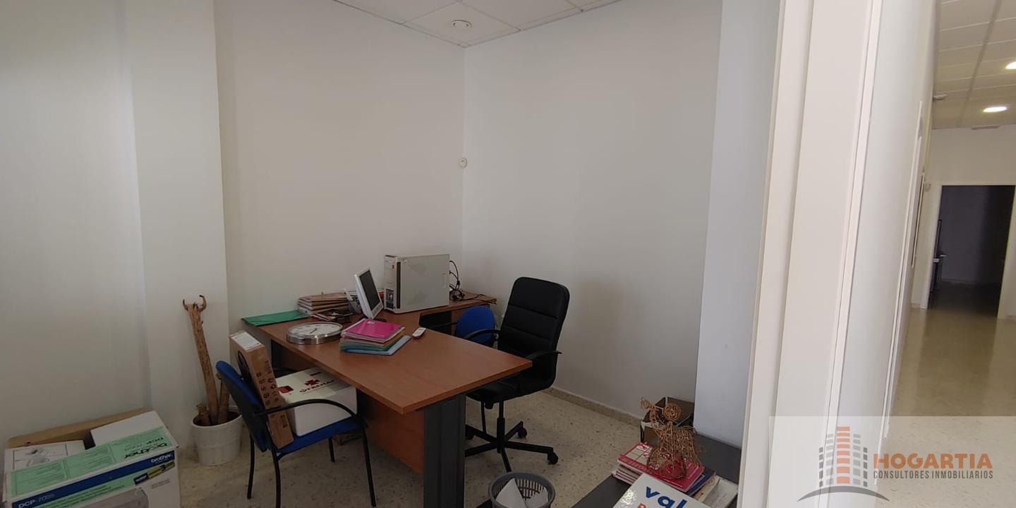 For rent of commercial in Dos Hermanas