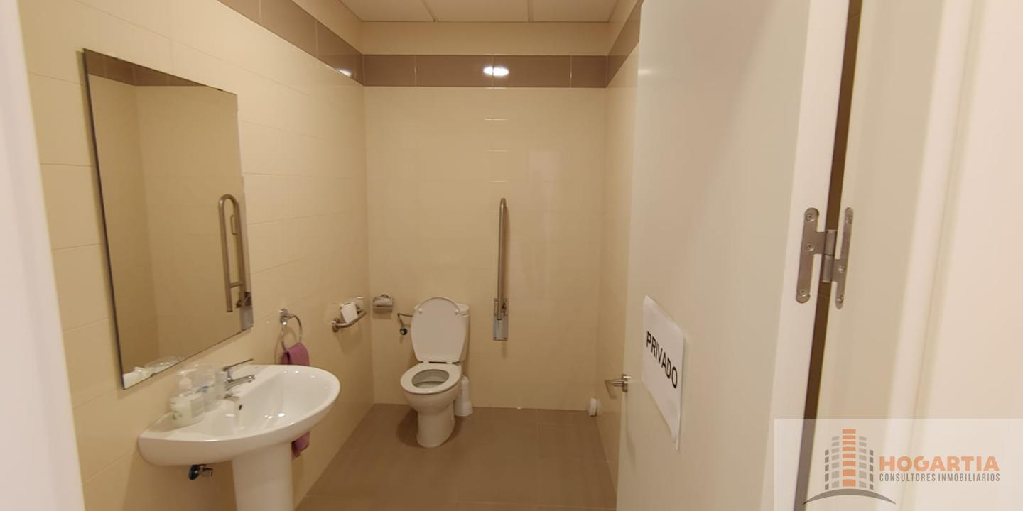 For rent of commercial in Dos Hermanas