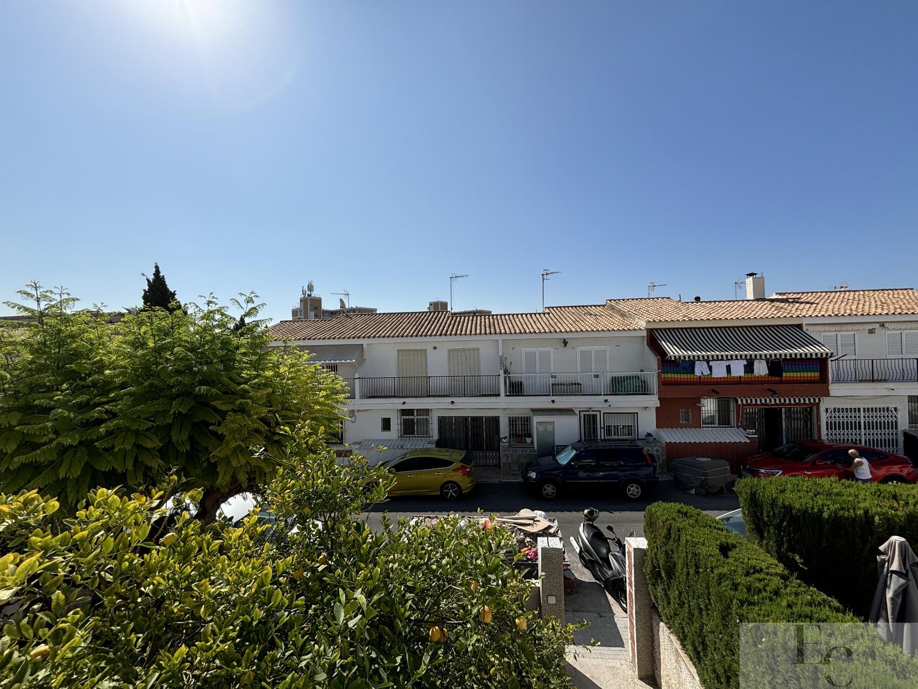 For rent of bungalow in El Campello