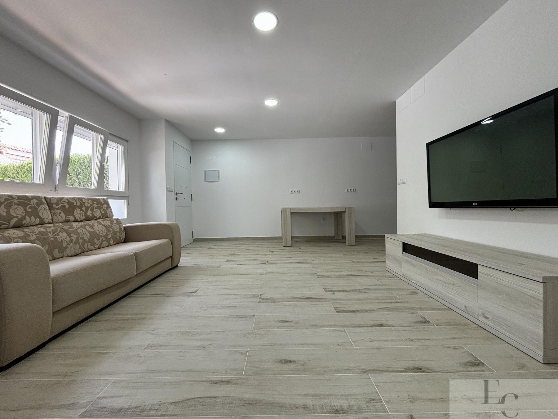 For rent of bungalow in El Campello