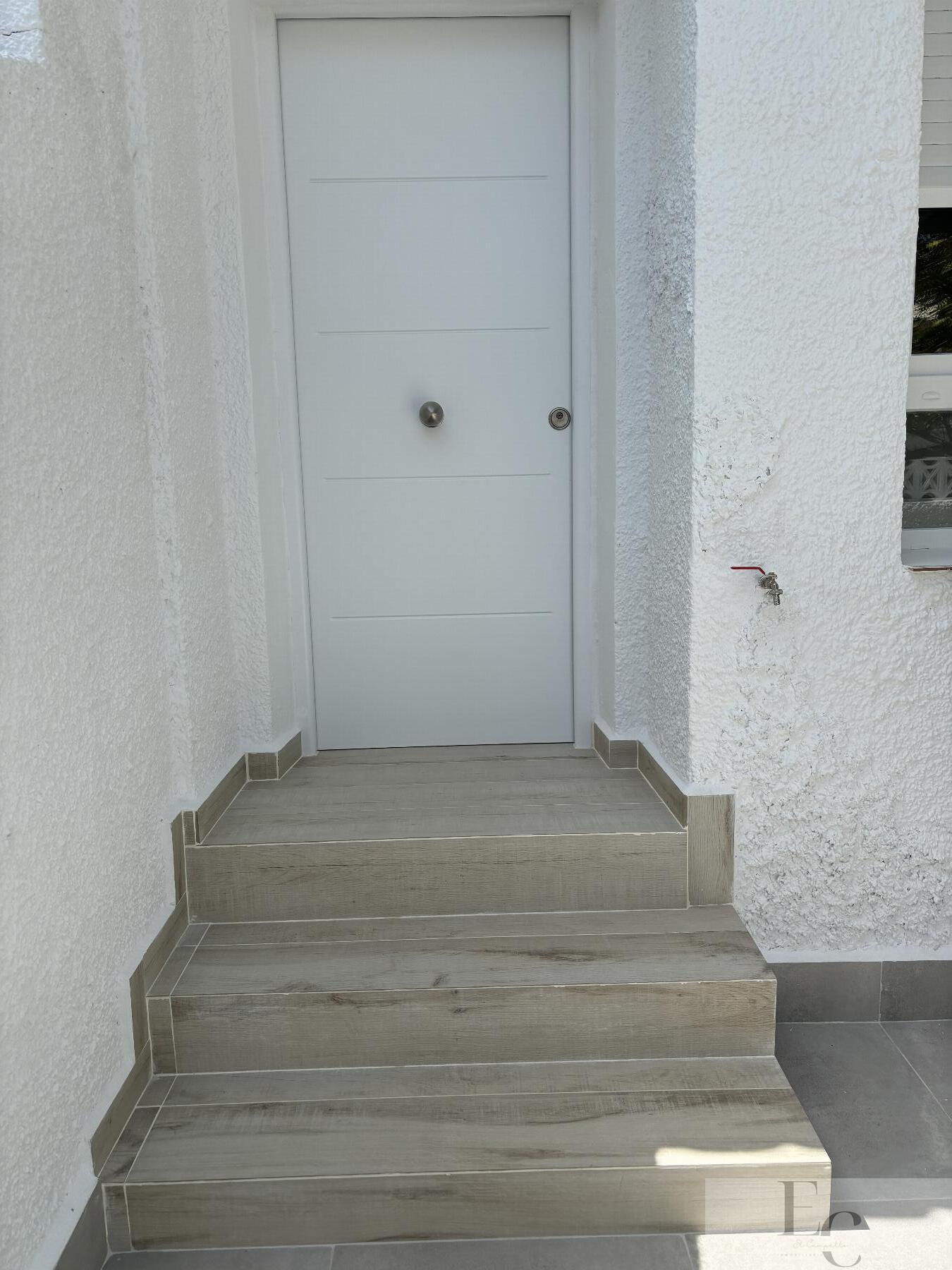 For rent of bungalow in El Campello