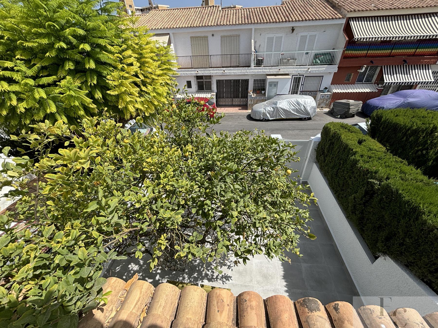 For rent of bungalow in El Campello
