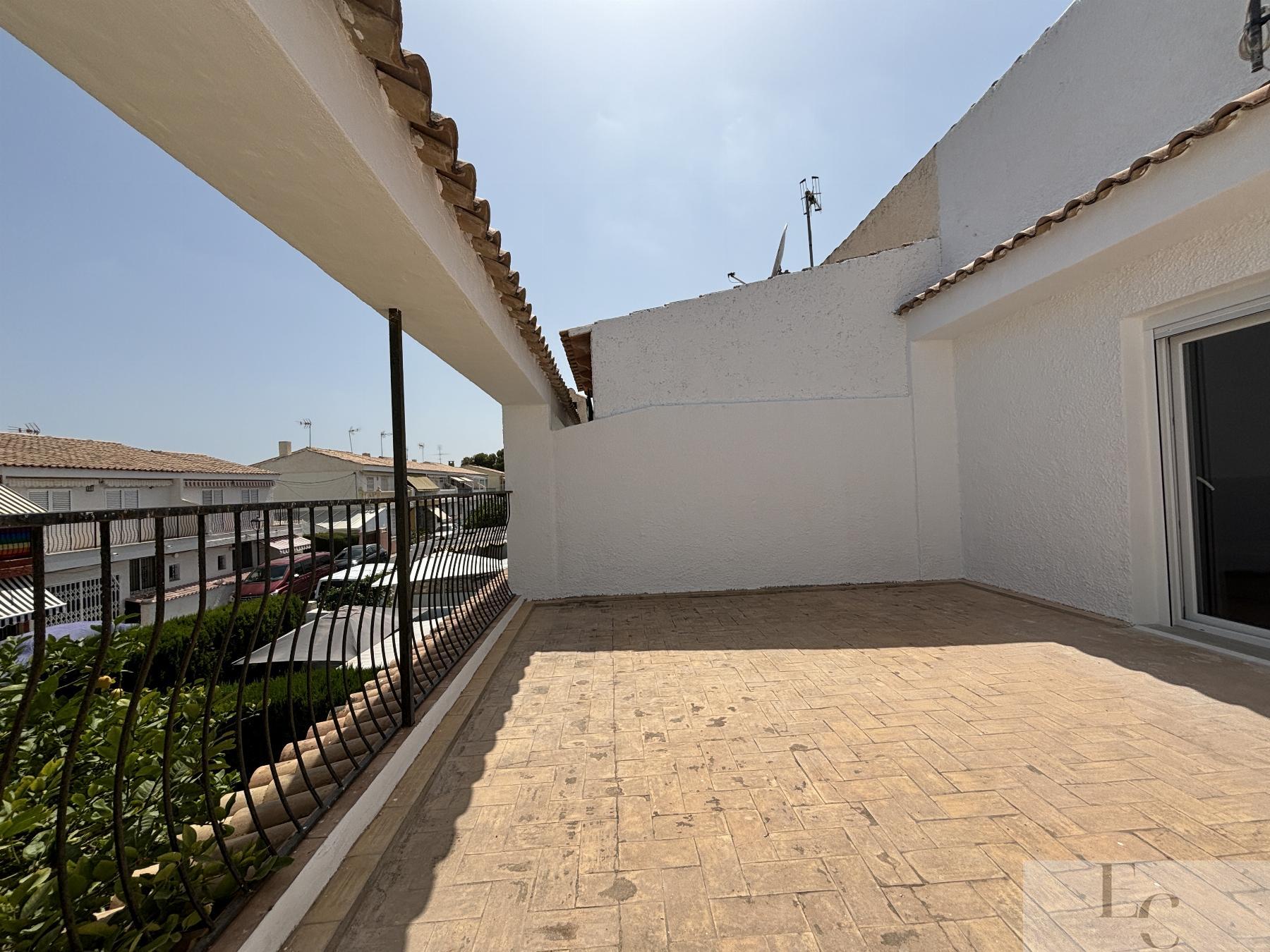 For rent of bungalow in El Campello