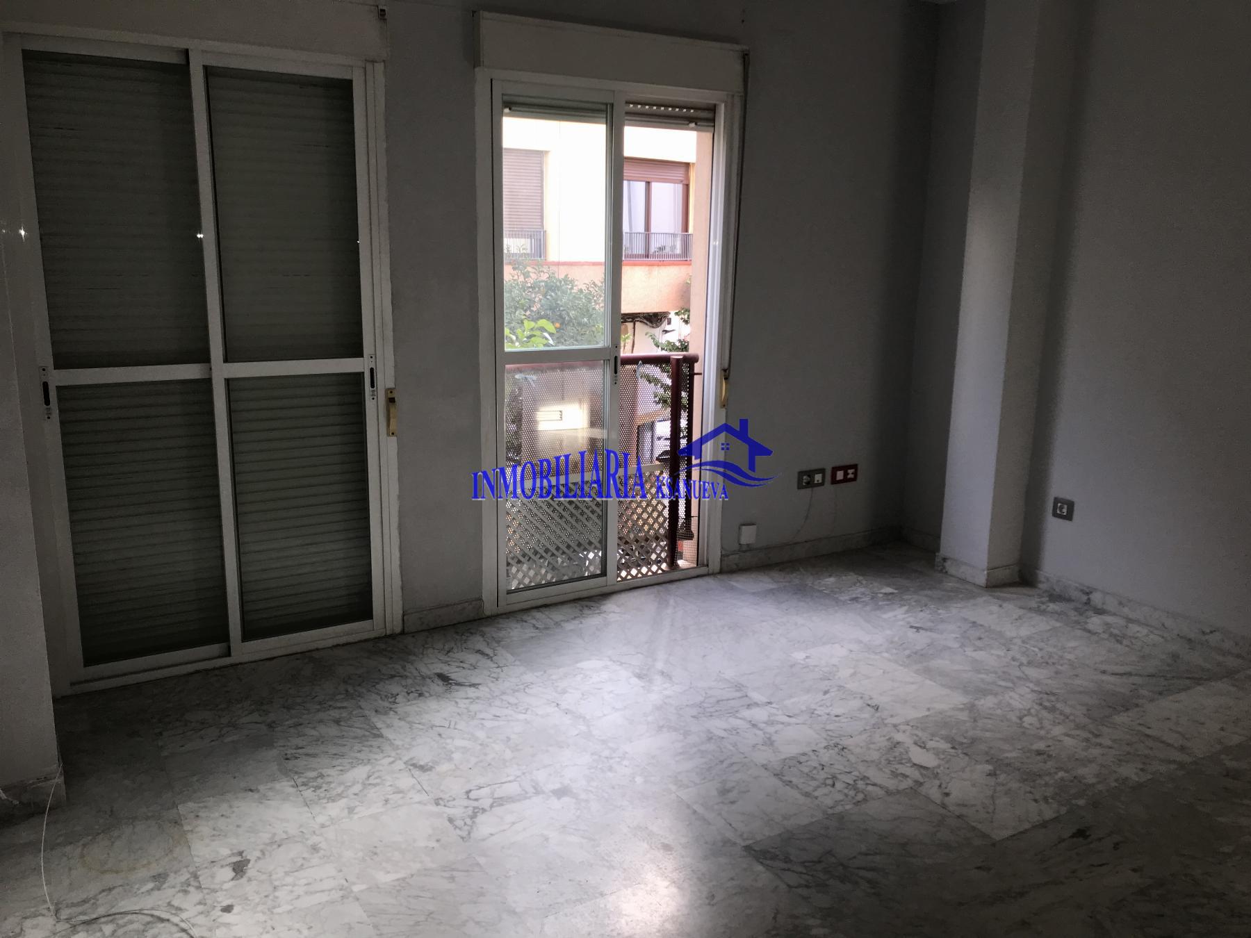 For sale of flat in Córdoba