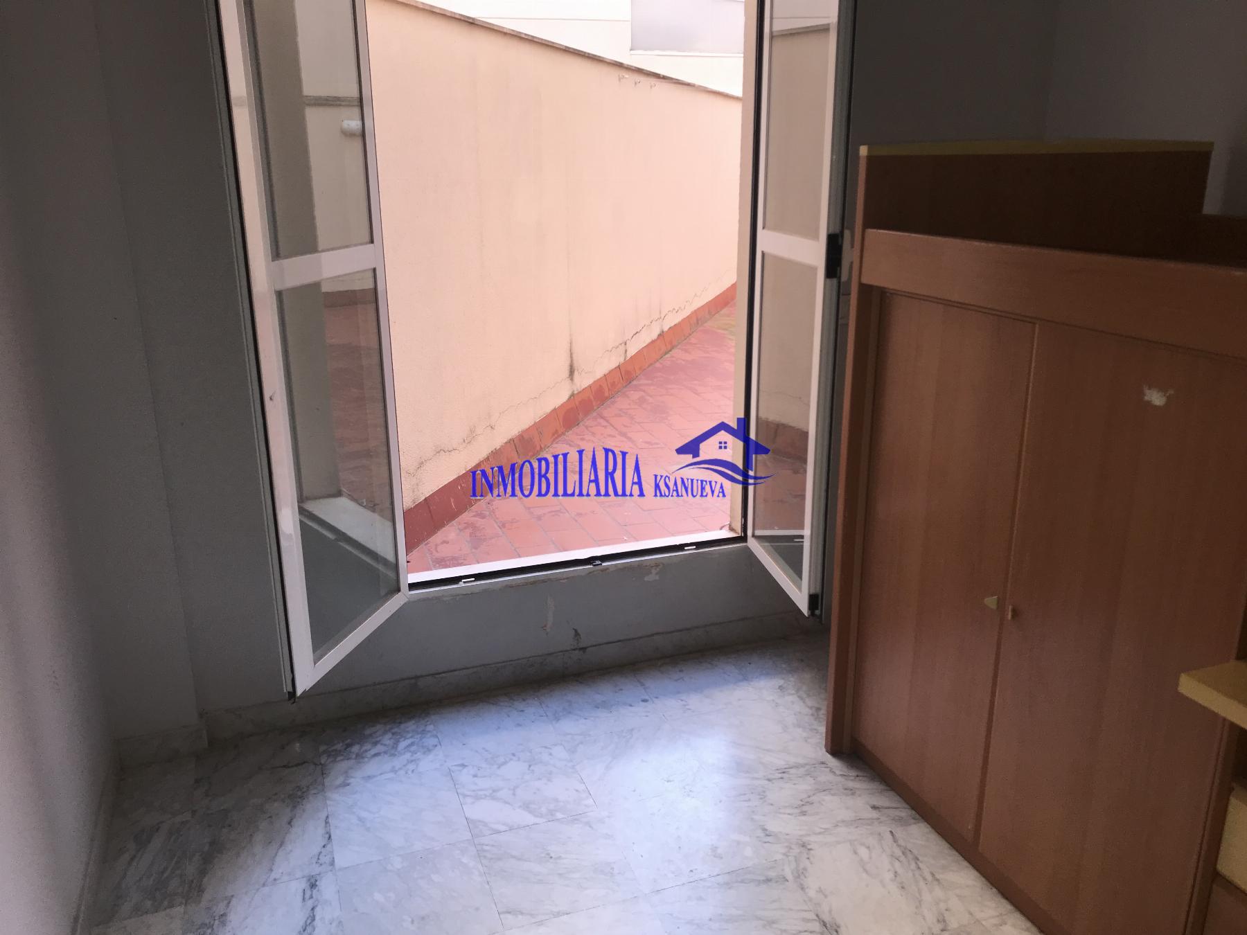 For sale of flat in Córdoba