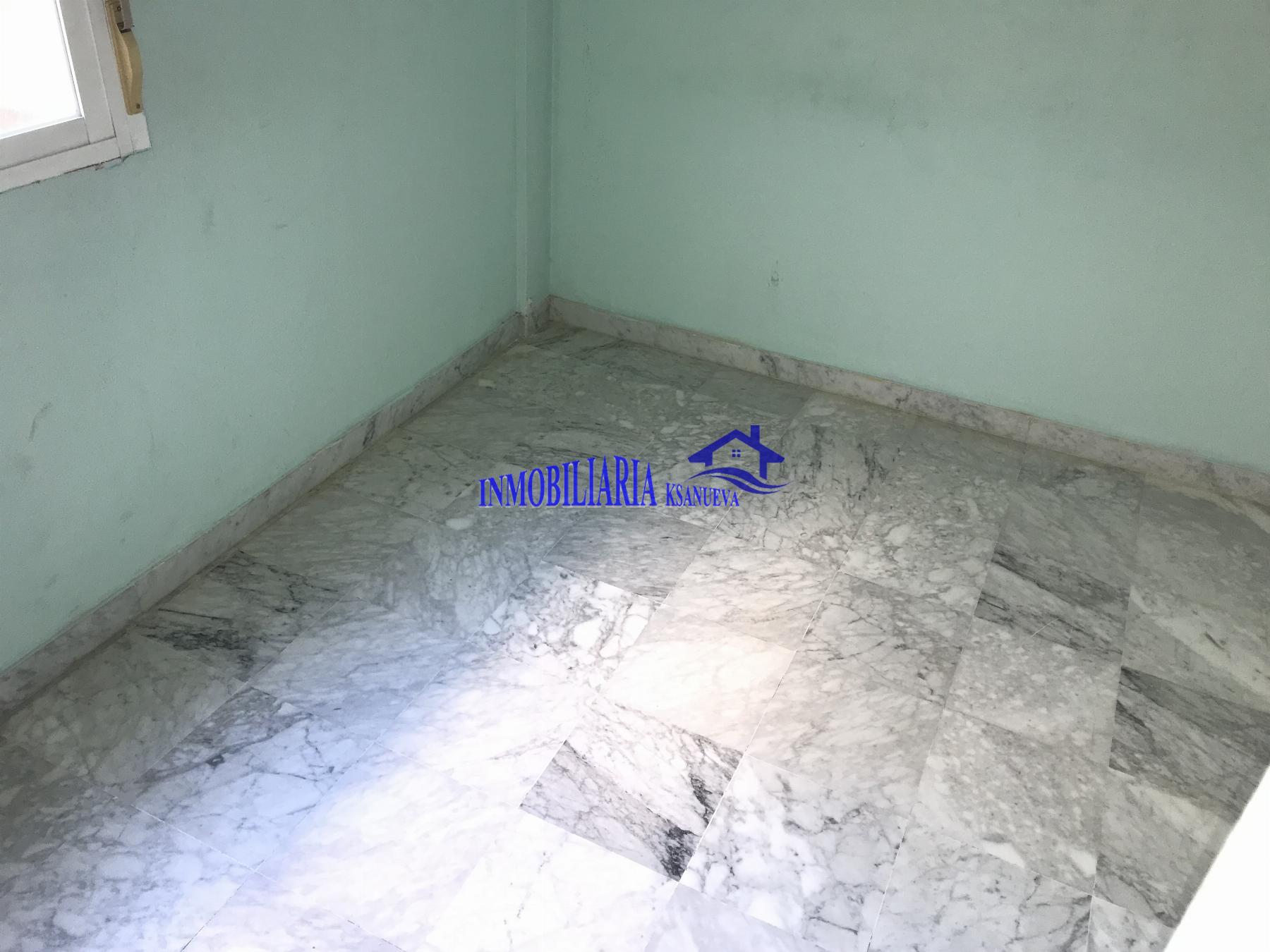 For sale of flat in Córdoba