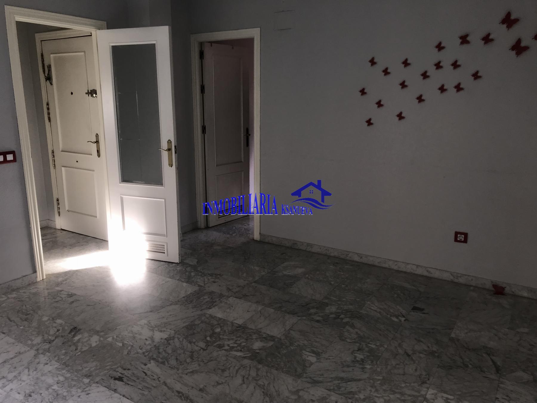 For sale of flat in Córdoba