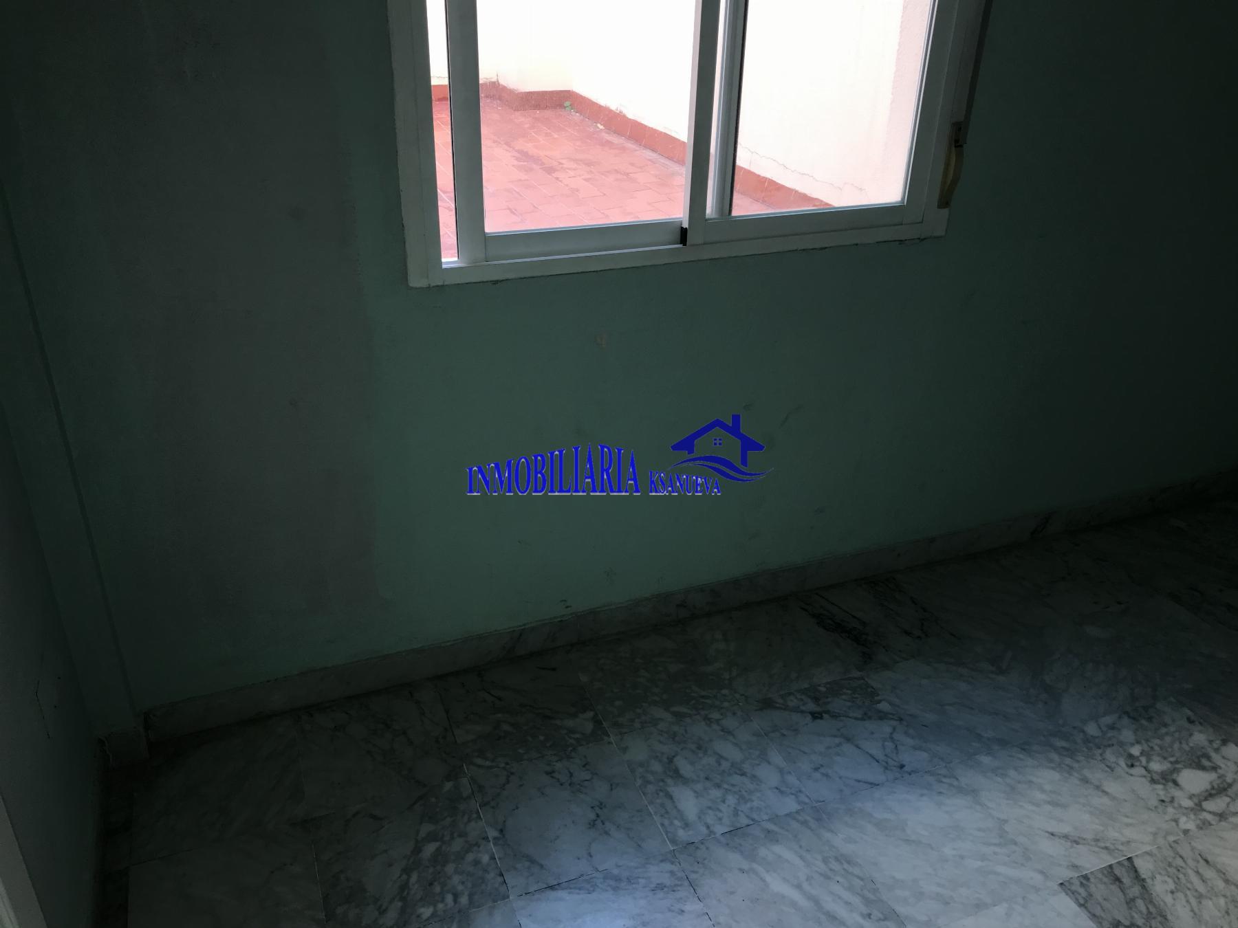 For sale of flat in Córdoba
