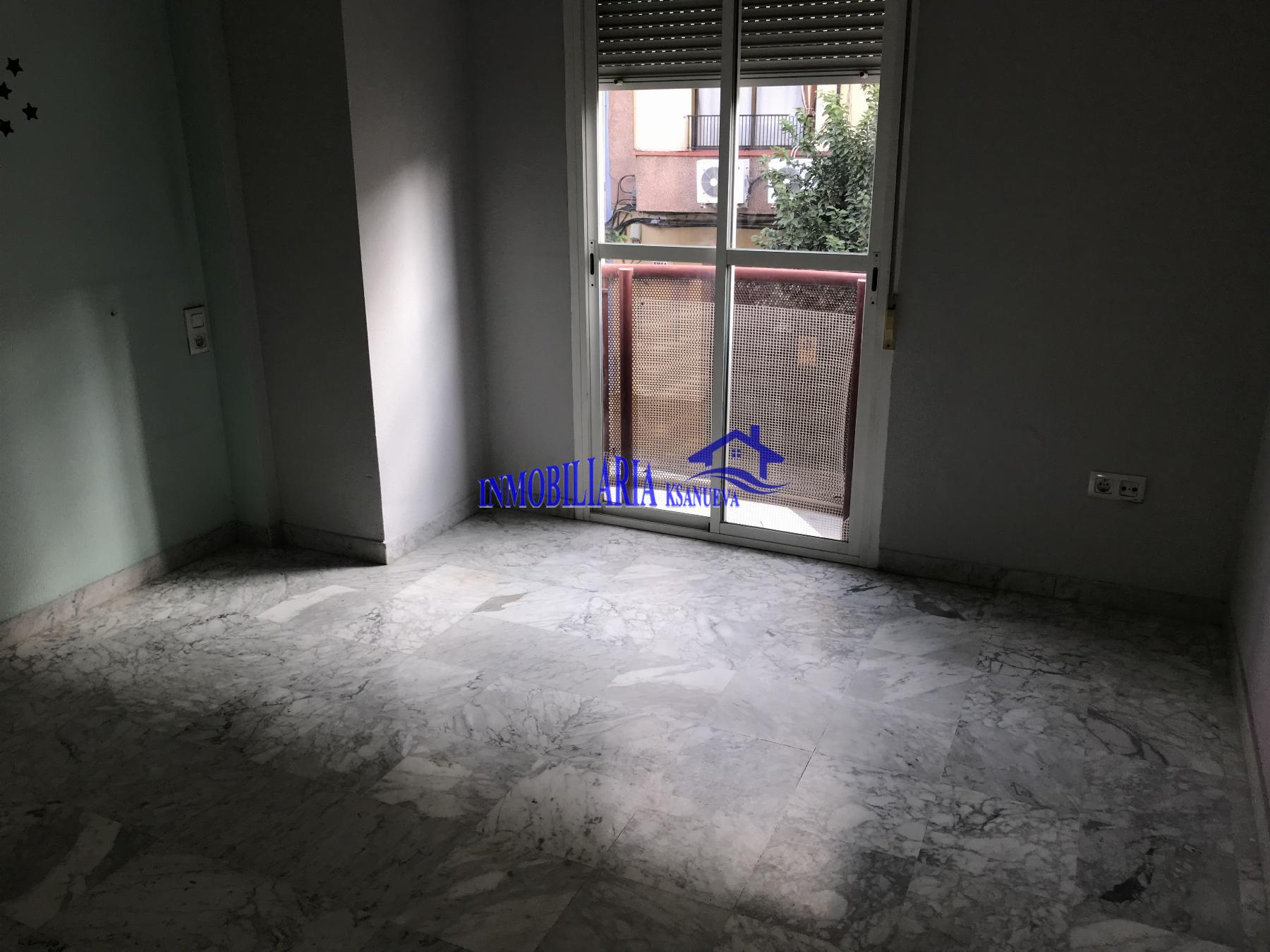 For sale of flat in Córdoba