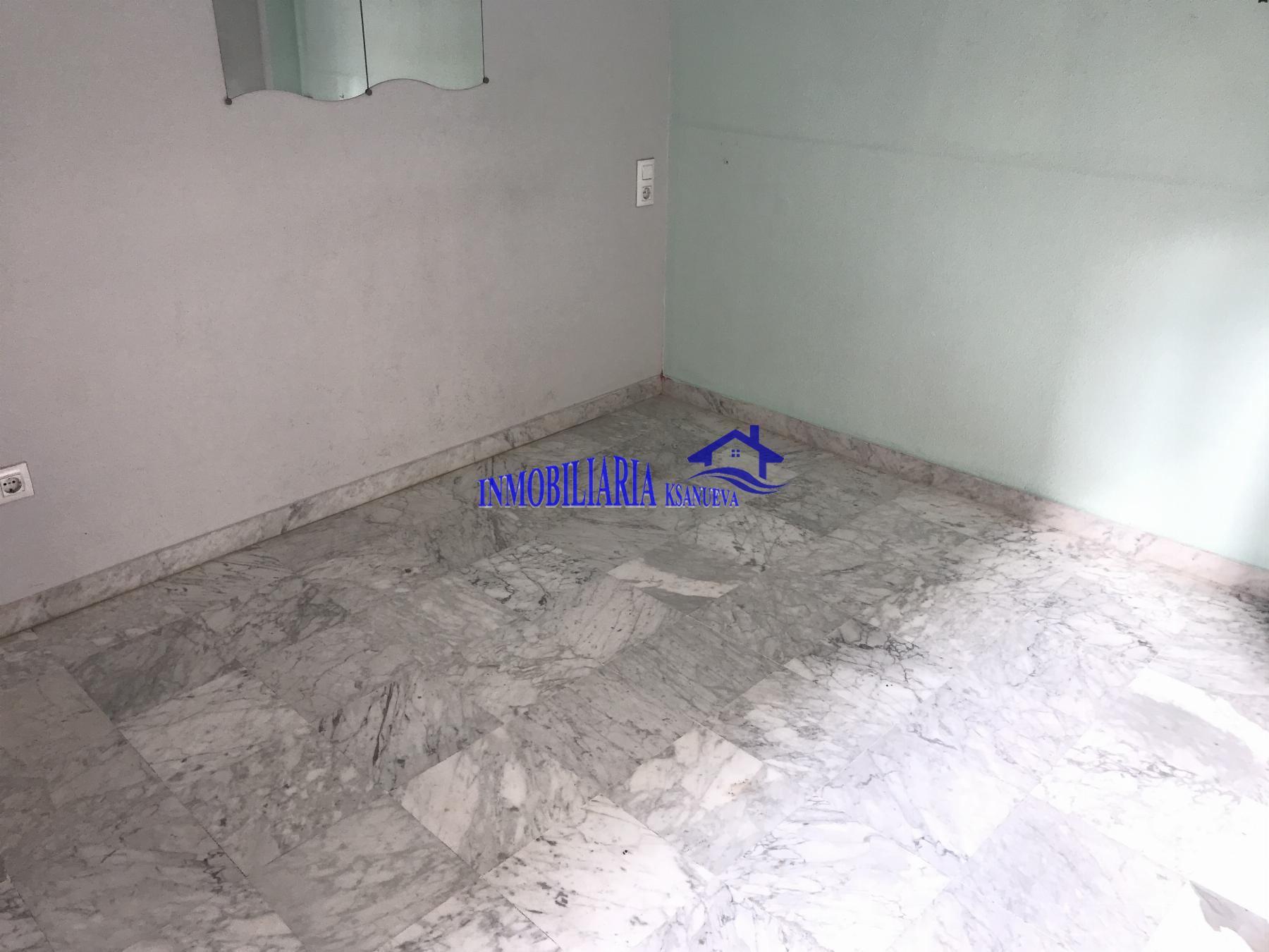 For sale of flat in Córdoba