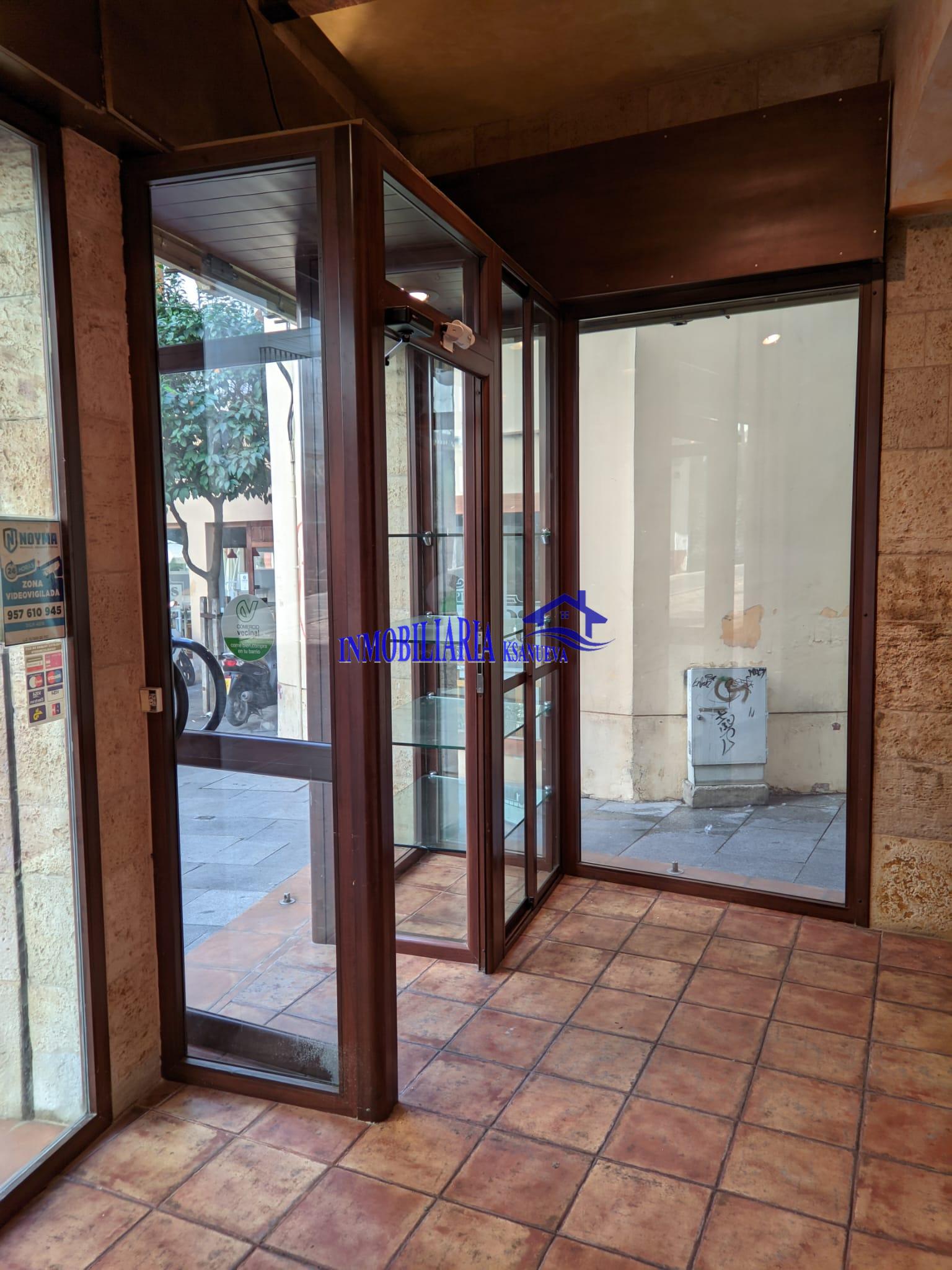 For rent of commercial in Córdoba