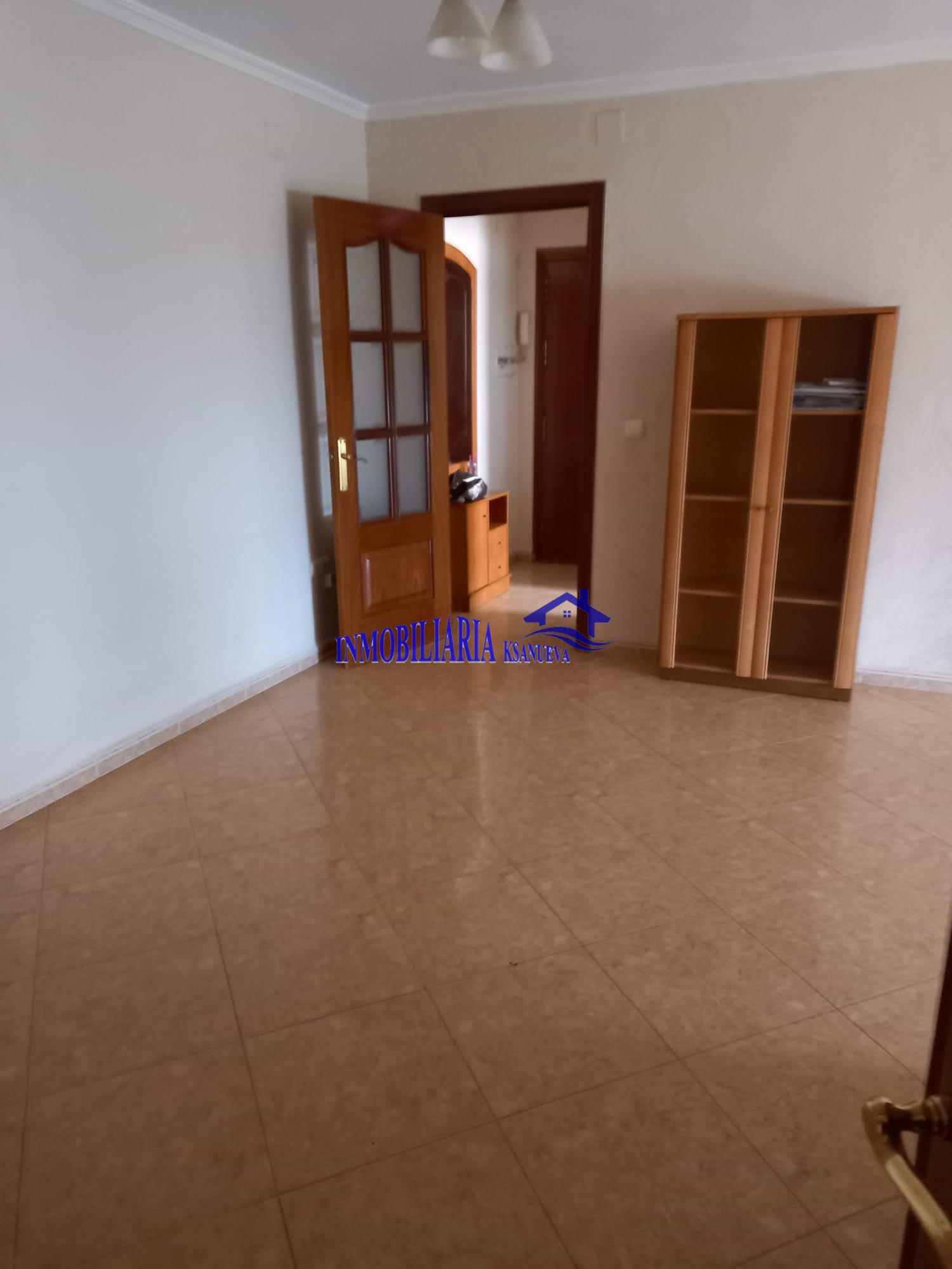 For sale of flat in Córdoba