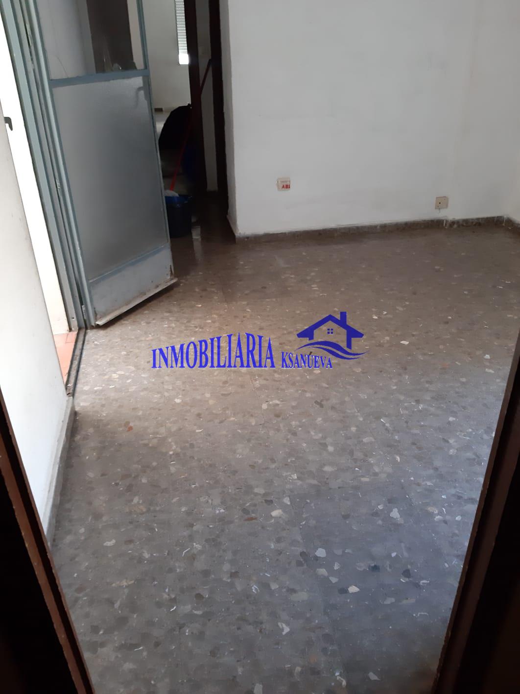 For sale of flat in Córdoba