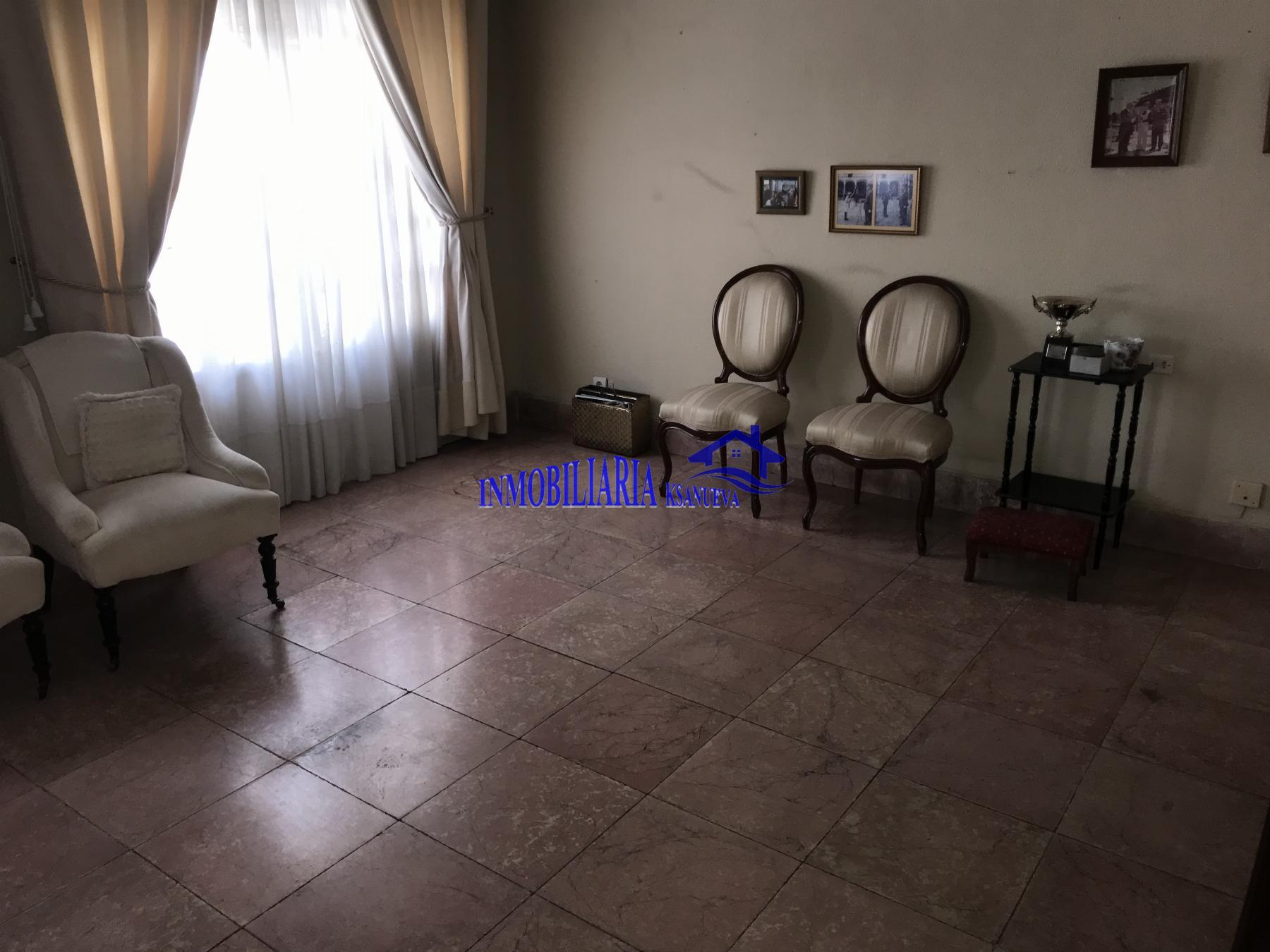 For sale of flat in Córdoba