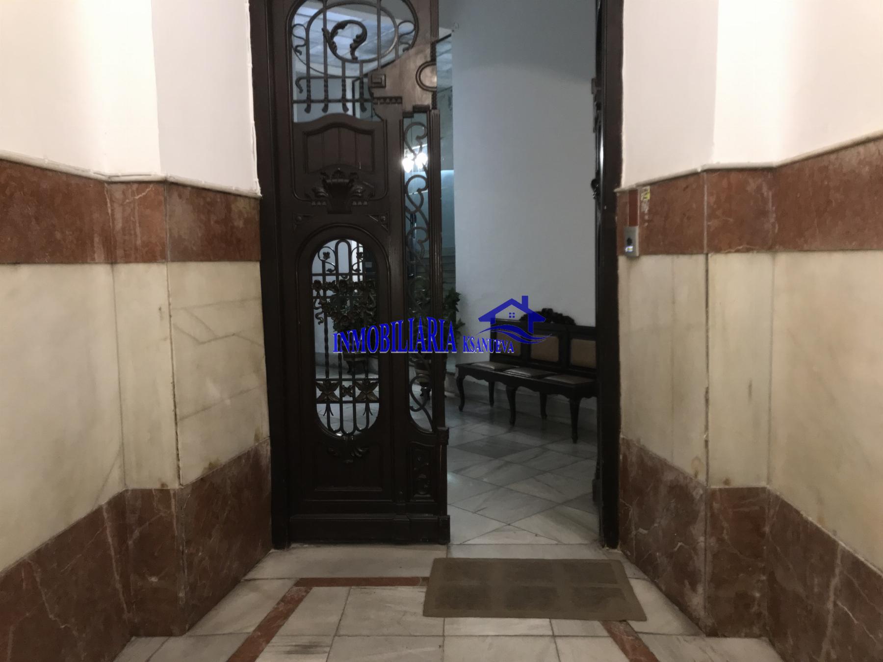 For sale of flat in Córdoba
