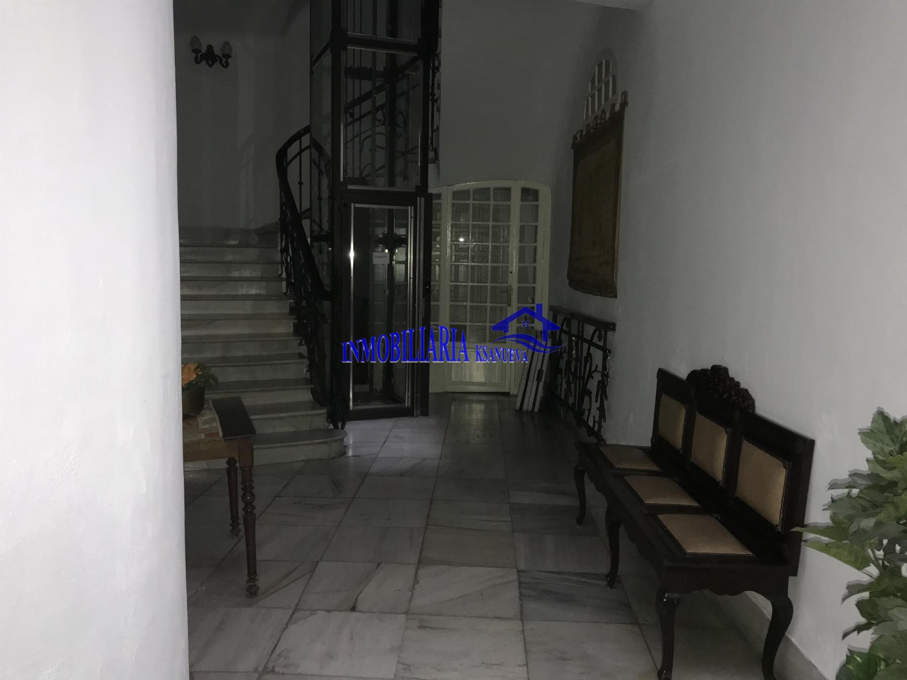 For sale of flat in Córdoba