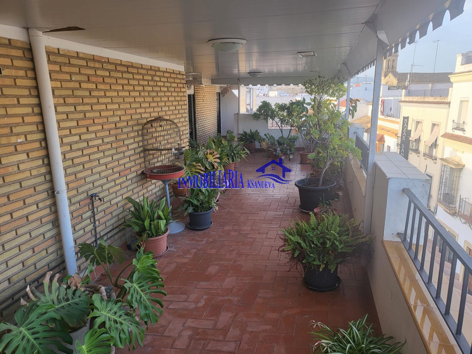 For sale of penthouse in Córdoba