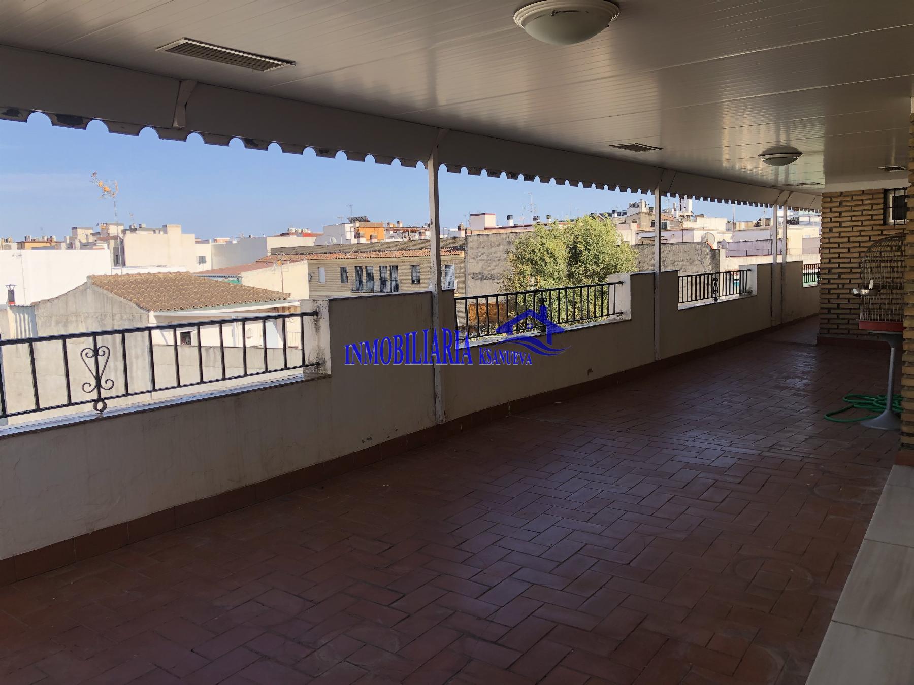 For sale of penthouse in Córdoba
