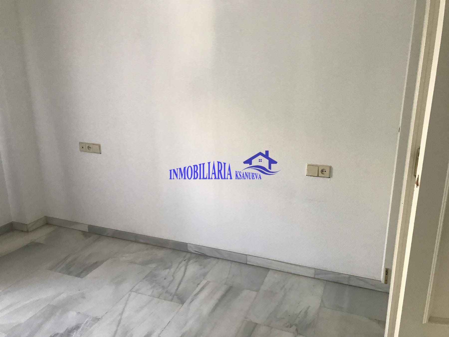 For sale of flat in Córdoba