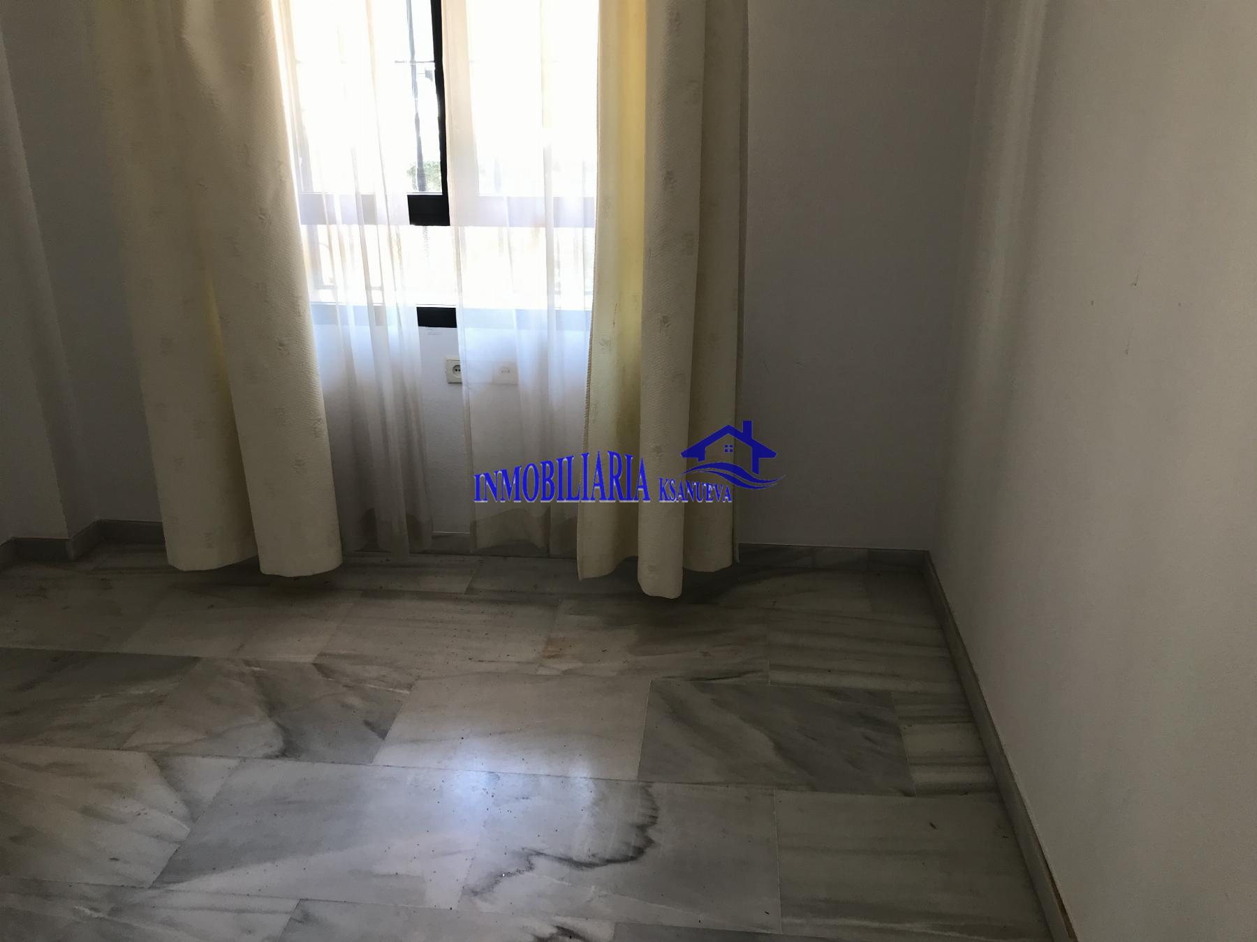 For sale of flat in Córdoba