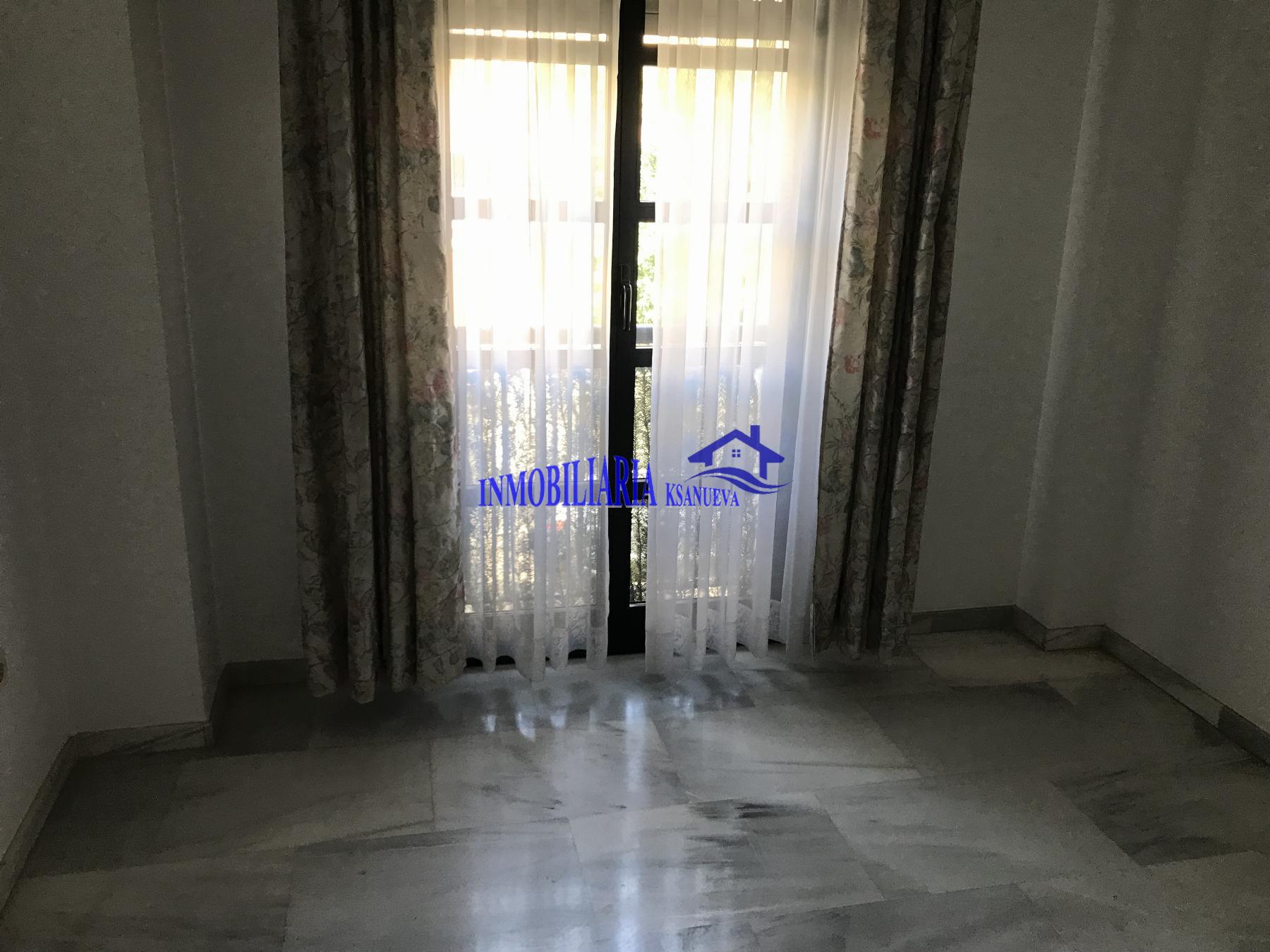 For sale of flat in Córdoba