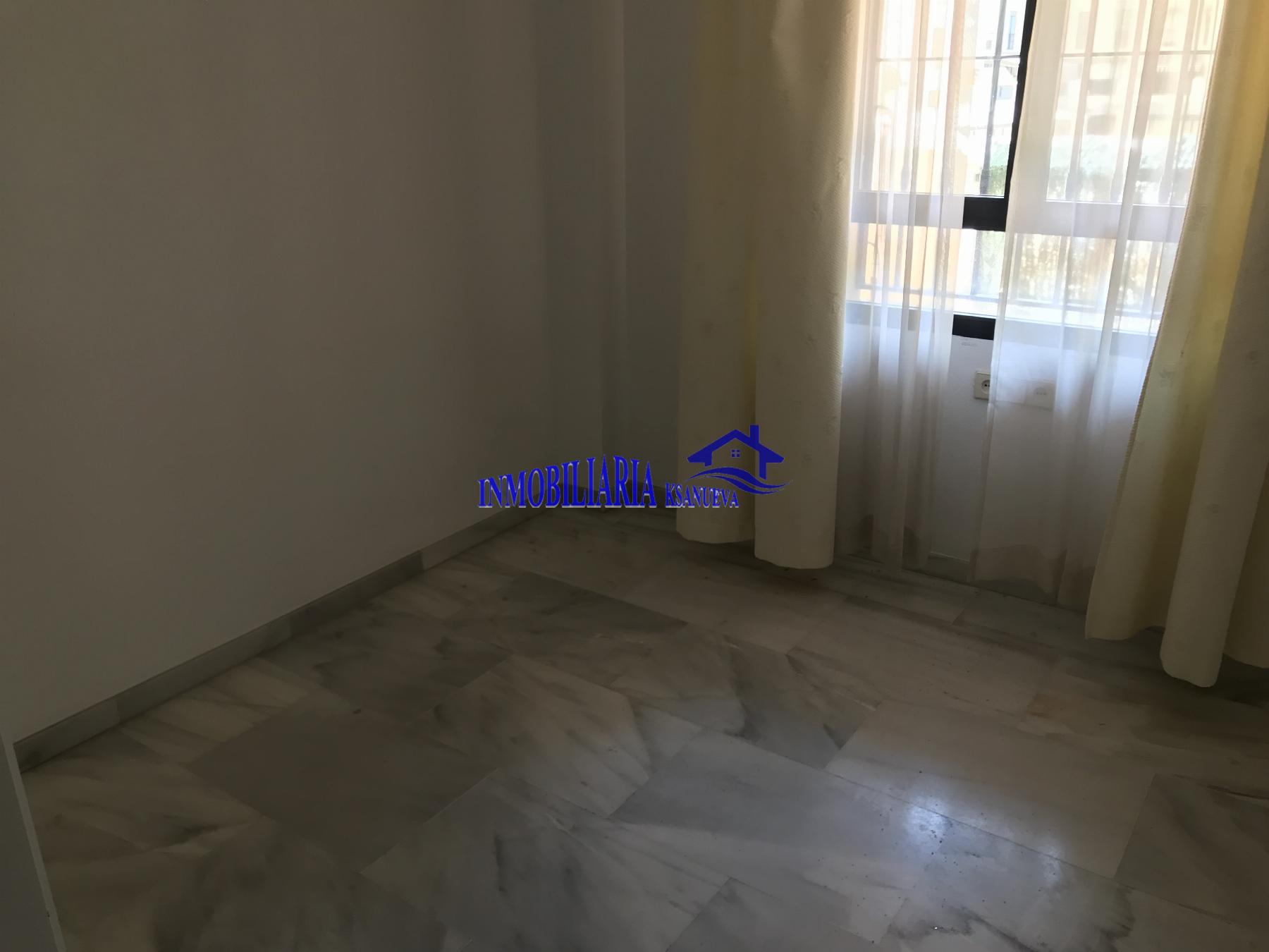 For sale of flat in Córdoba