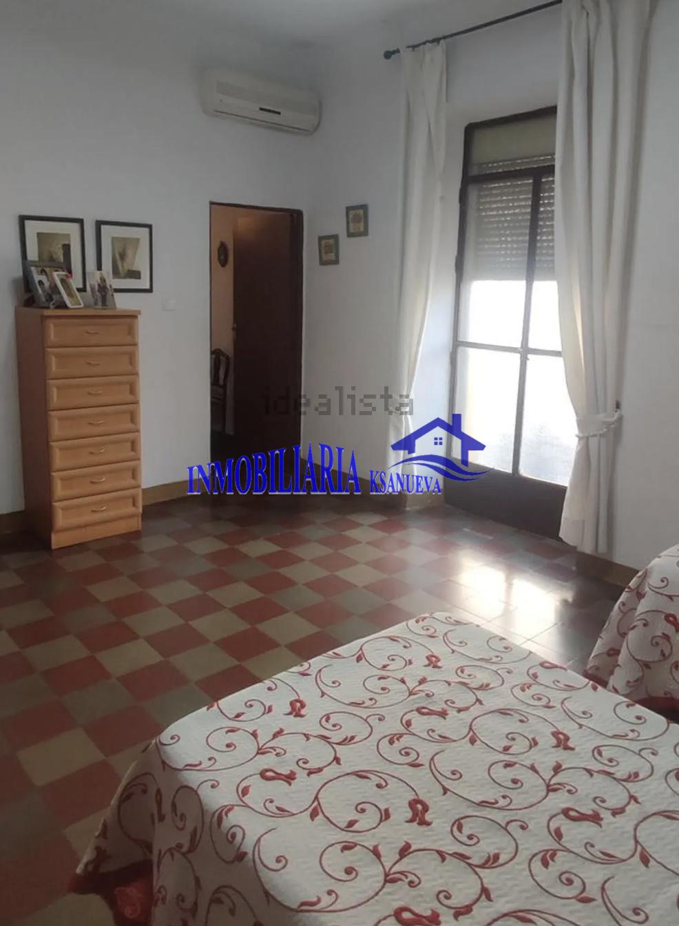 For sale of apartment in Córdoba