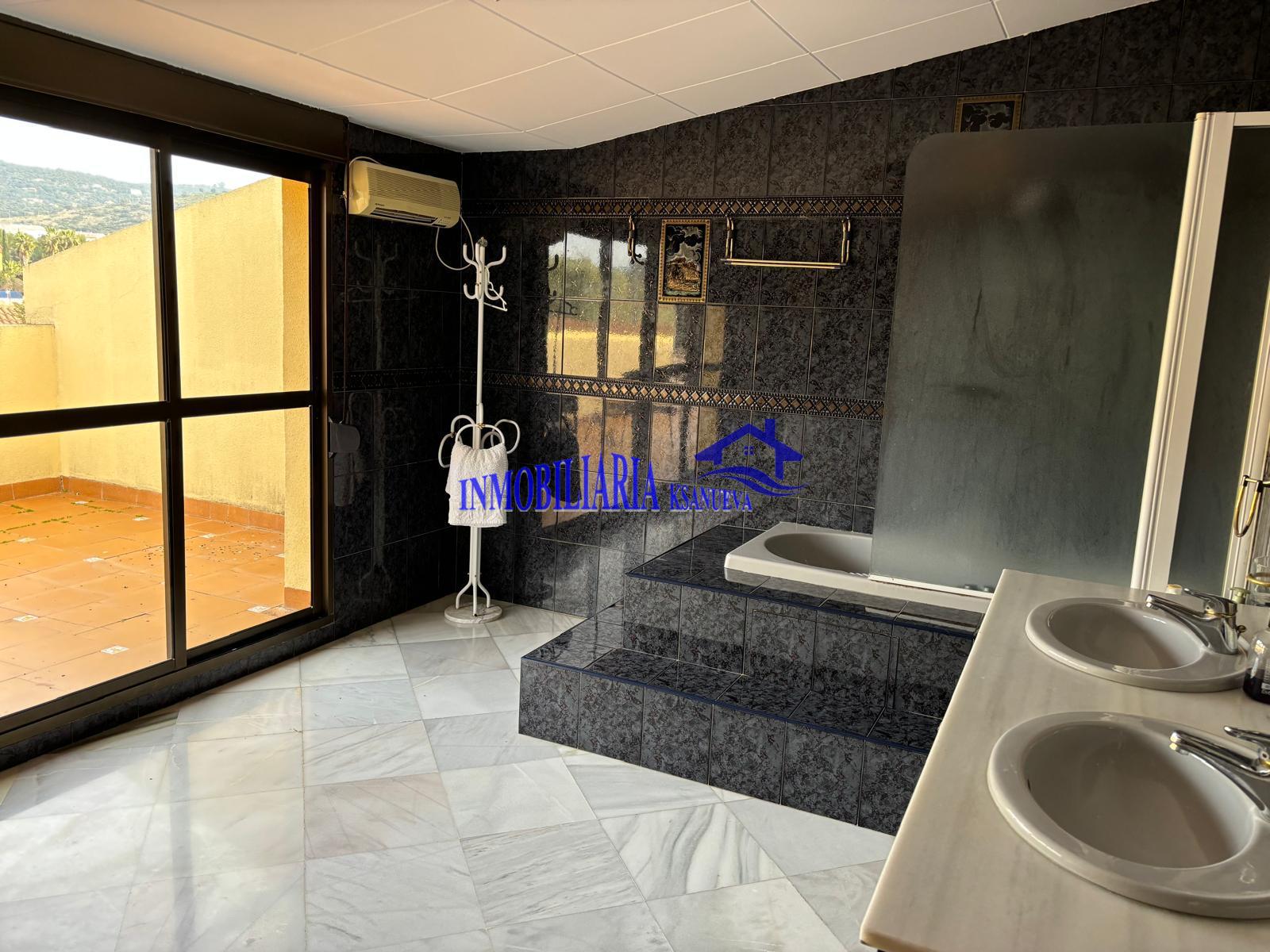 For sale of chalet in Córdoba