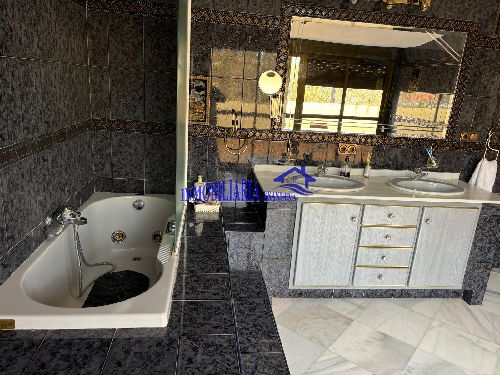 For sale of chalet in Córdoba