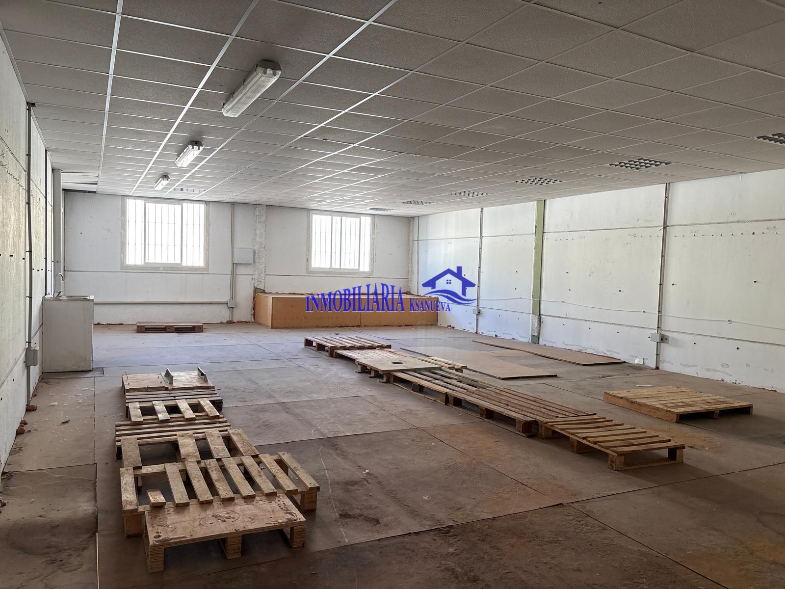 For rent of warehouse in Córdoba