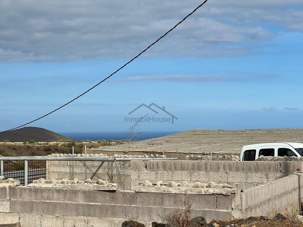 For sale of land in San Isidro de Abona