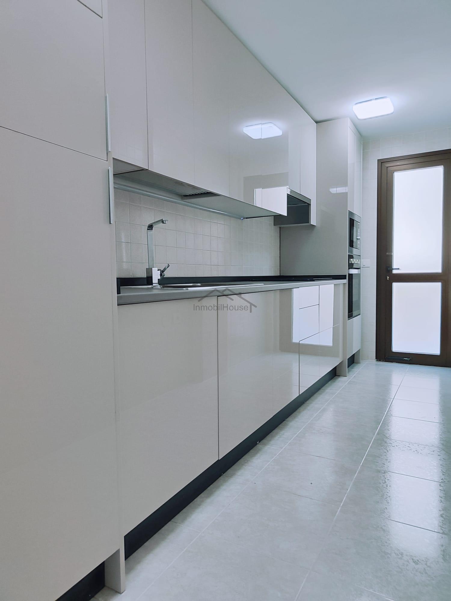 Zu verkaufen von appartement in
 Arona